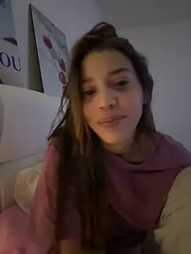 Snapshot of DanielaSaenz0 chatting on 09-20-25, 04:24 DanielaSaenz0 online show from 09-20-25, 04:24