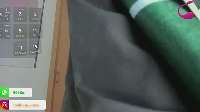 Snapshot of DanielaSaenz0 chatting on 10-22-25, 01:17 DanielaSaenz0 online show from 10-22-25, 01:17