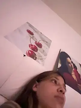 Snapshot of DanielaSaenz0 chatting on 12-20-25, 03:24 DanielaSaenz0 online show from 12-20-25, 03:24