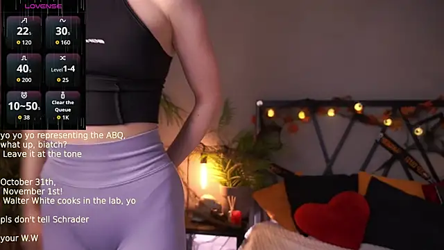 LindaThacker online show from 10-28-25, 04:27