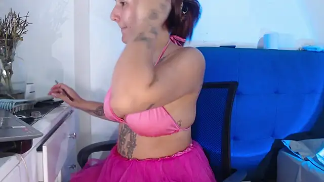 Snapshot of luna_palmerau chatting on 11-24-25, 10:20 luna palmerau online show from 11-24-25, 10:20