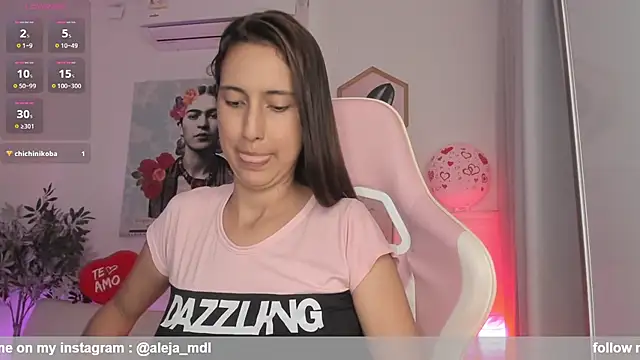 Snapshot of aleja_rythm chatting on 02-14-25, 11:09 aleja rythm online show from 02-14-25, 11:09