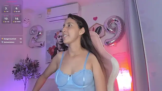 Snapshot of aleja_rythm chatting on 02-20-25, 11:21 aleja rythm online show from 02-20-25, 11:21