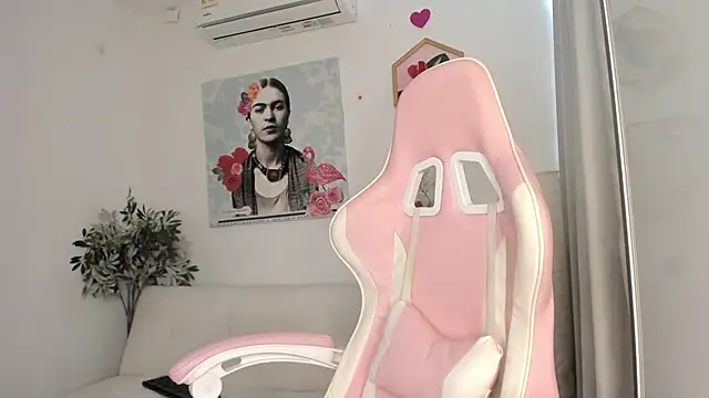 Snapshot of aleja_rythm chatting on 02-22-25, 07:58 aleja rythm online show from 02-22-25, 07:58