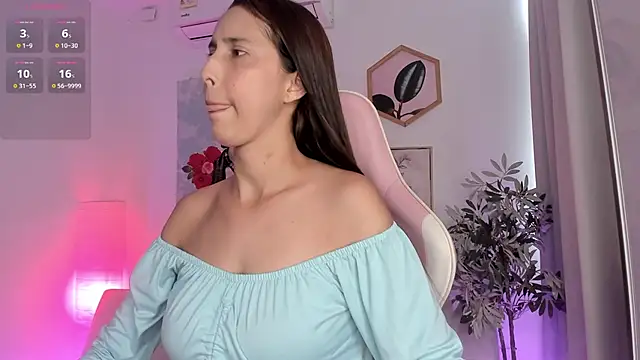 Snapshot of aleja_rythm chatting on 03-05-25, 08:00 aleja rythm online show from 03-05-25, 08:00