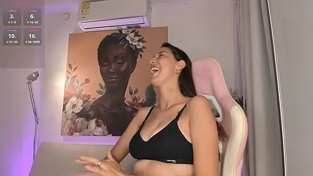 Snapshot of aleja_rythm chatting on 03-22-25, 11:31 aleja rythm online show from 03-22-25, 11:31