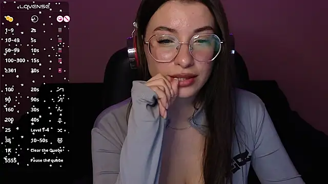 Snapshot of EuphoriaHaily chatting on 12-17-24, 05:04 EuphoriaHaily online show from 12-17-24, 05:04