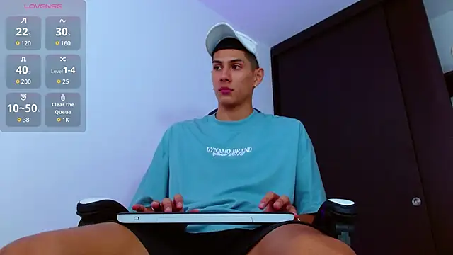 Snapshot of Valerio_20 chatting on 02-15-25, 08:22 Valerio 20 online show from 02-15-25, 08:22