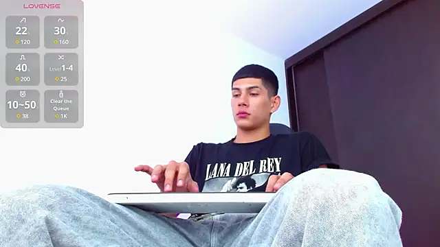 Snapshot of Valerio_20 chatting on 02-17-25, 07:53 Valerio 20 online show from 02-17-25, 07:53