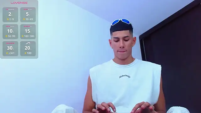 Snapshot of Valerio_20 chatting on 03-08-25, 08:03 Valerio 20 online show from 03-08-25, 08:03