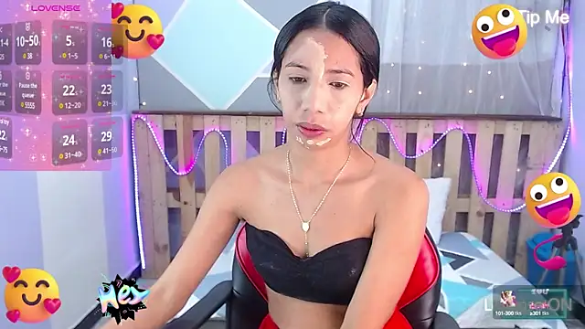 Snapshot of Lina10 chatting on 03-05-25, 06:23 Lina10 online show from 03-05-25, 06:23