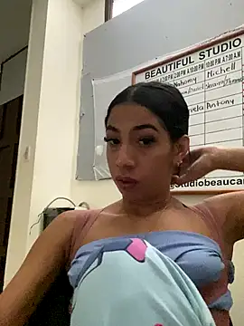 Snapshot of Lina10 chatting on 09-13-25, 06:18 Lina10 online show from 09-13-25, 06:18