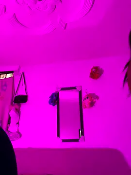 Snapshot of Lina10 chatting on 11-14-25, 10:40 Lina10 online show from 11-14-25, 10:40