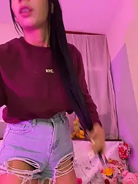 Snapshot of Lina10 chatting on 01-08-26, 11:18 Lina10 online show from 01-08-26, 11:18