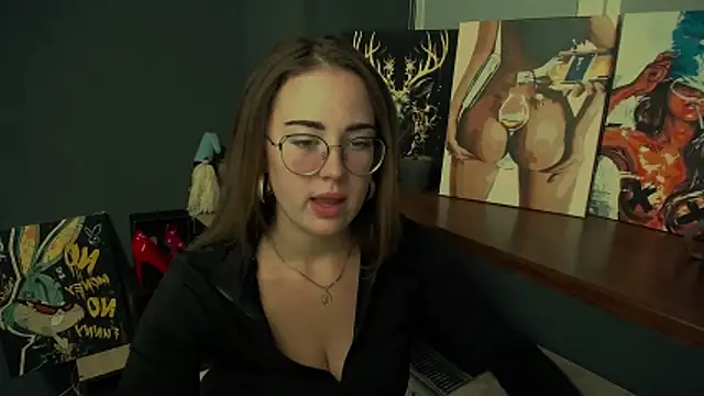 luxie milady online show from 10-31-25, 01:45