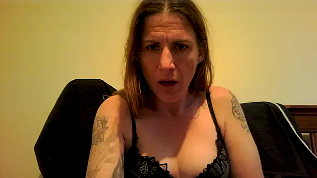 Snapshot of Steff8u chatting on 12-03-25, 08:40 Steff8u online show from 12-03-25, 08:40