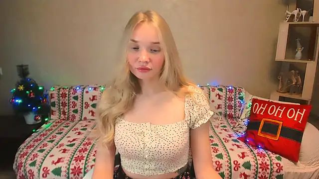 Snapshot of BoysLoveBlondee chatting on 12-21-24, 10:50 BoysLoveBlondee online show from 12-21-24, 10:50