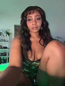 Snapshot of Blazerina chatting on 12-19-25, 02:24 Blazerina online show from 12-19-25, 02:24