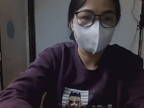 Snapshot of JuliaCiona chatting on 11-13-25, 04:06 JuliaCiona online show from 11-13-25, 04:06