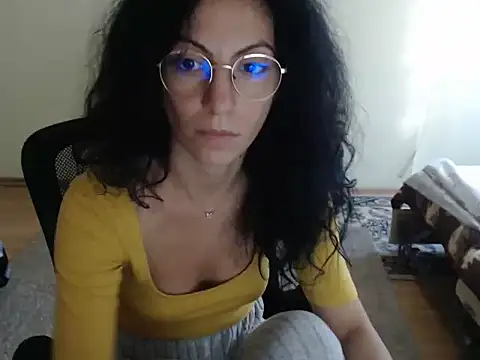 Snapshot of Emmatoo chatting on 10-13-25, 01:33 Emmatoo online show from 10-13-25, 01:33
