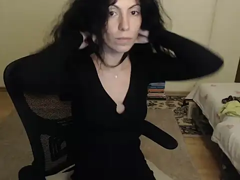 Snapshot of Emmatoo chatting on 10-14-25, 05:25 Emmatoo online show from 10-14-25, 05:25