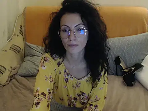 Snapshot of Emmatoo chatting on 10-29-25, 08:32 Emmatoo online show from 10-29-25, 08:32