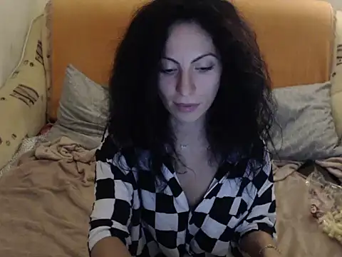 Snapshot of Emmatoo chatting on 11-01-25, 10:45 Emmatoo online show from 11-01-25, 10:45