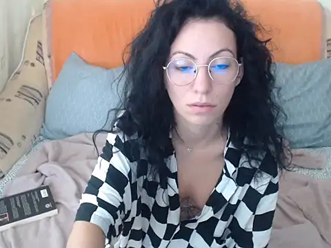 Snapshot of Emmatoo chatting on 11-02-25, 10:50 Emmatoo online show from 11-02-25, 10:50