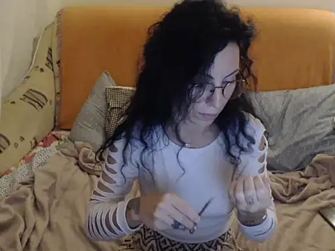 Snapshot of Emmatoo chatting on 11-02-25, 10:56 Emmatoo online show from 11-02-25, 10:56