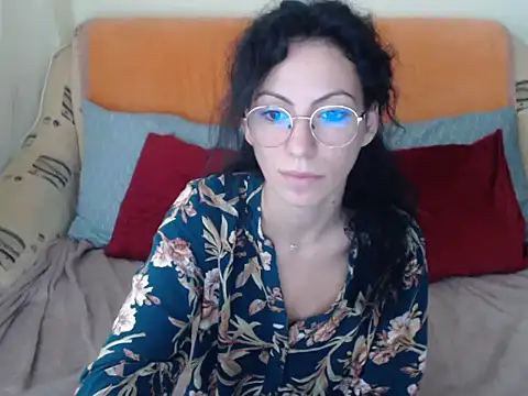 Snapshot of Emmatoo chatting on 11-03-25, 11:00 Emmatoo online show from 11-03-25, 11:00