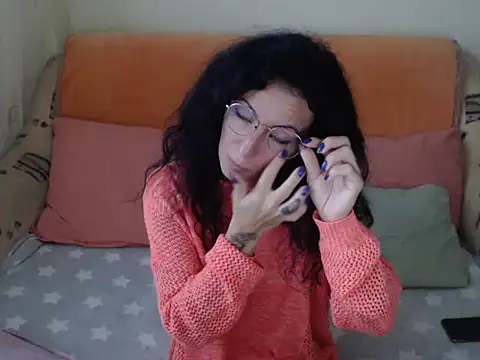 Snapshot of Emmatoo chatting on 11-06-25, 01:45 Emmatoo online show from 11-06-25, 01:45