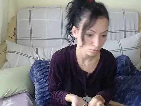 Snapshot of Emmatoo chatting on 11-12-25, 11:10 Emmatoo online show from 11-12-25, 11:10