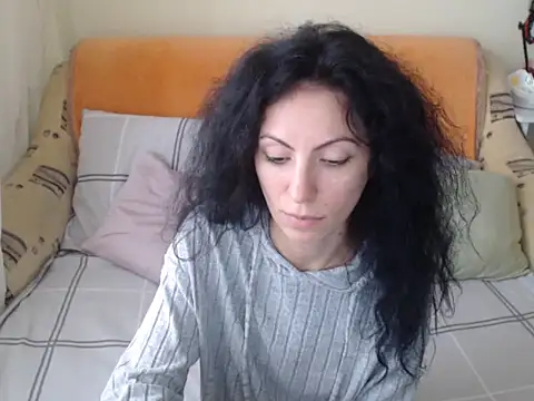 Snapshot of Emmatoo chatting on 11-13-25, 10:25 Emmatoo online show from 11-13-25, 10:25