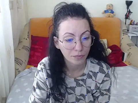 Snapshot of Emmatoo chatting on 11-21-25, 10:36 Emmatoo online show from 11-21-25, 10:36