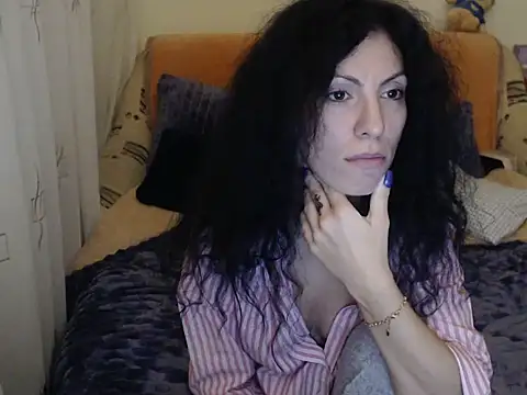 Snapshot of Emmatoo chatting on 11-25-25, 11:05 Emmatoo online show from 11-25-25, 11:05