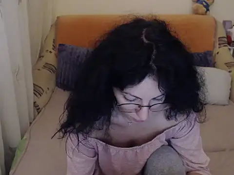 Snapshot of Emmatoo chatting on 11-26-25, 02:07 Emmatoo online show from 11-26-25, 02:07