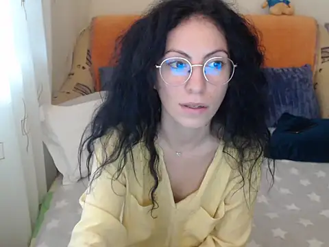 Snapshot of Emmatoo chatting on 11-28-25, 10:51 Emmatoo online show from 11-28-25, 10:51