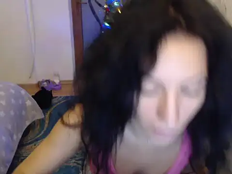 Snapshot of Emmatoo chatting on 12-16-25, 02:55 Emmatoo online show from 12-16-25, 02:55