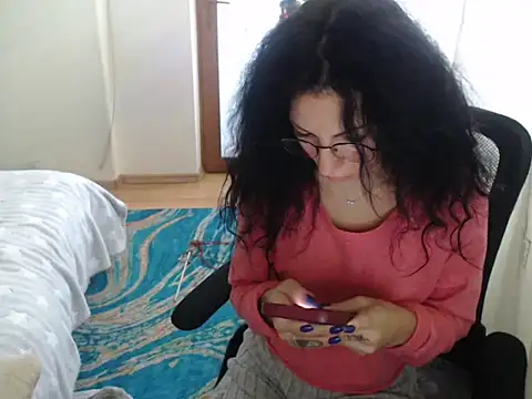 Snapshot of Emmatoo chatting on 12-17-25, 12:33 Emmatoo online show from 12-17-25, 12:33