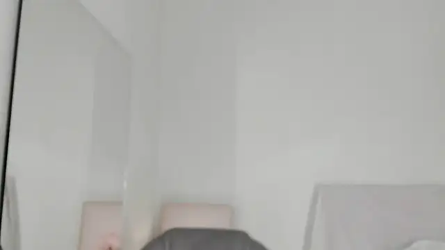 Snapshot of celestica_rose chatting on 11-18-25, 09:30 celestica rose online show from 11-18-25, 09:30