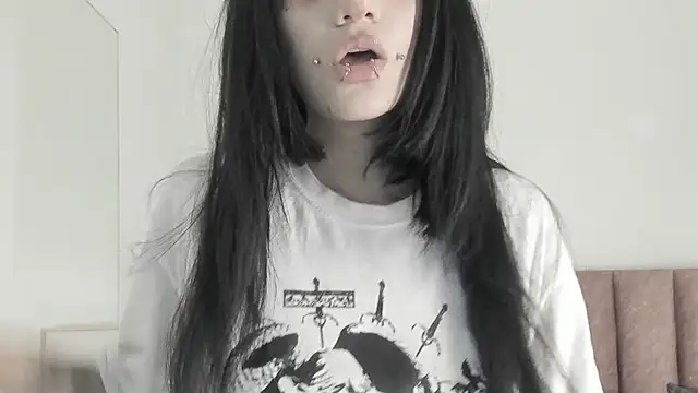 Snapshot of celestica_rose chatting on 11-24-25, 10:20 celestica rose online show from 11-24-25, 10:20