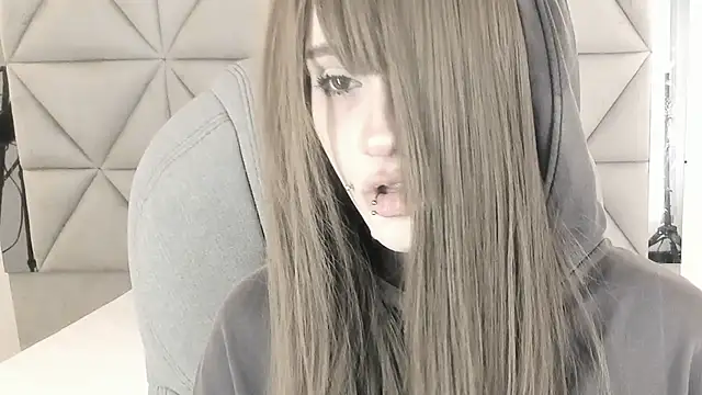 Snapshot of celestica_rose chatting on 04-15-26, 10:10 celestica rose online show from 04-15-26, 10:10