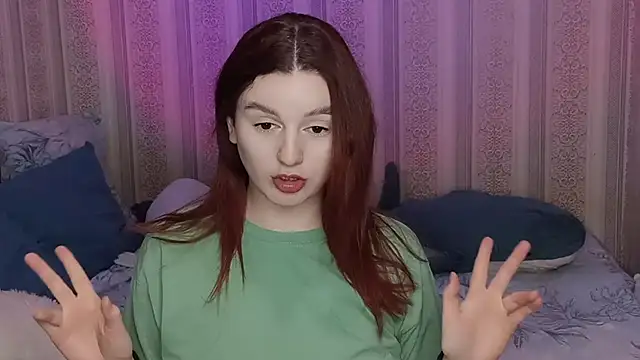 Snapshot of JulthHell chatting on 12-20-25, 10:39 JulthHell online show from 12-20-25, 10:39