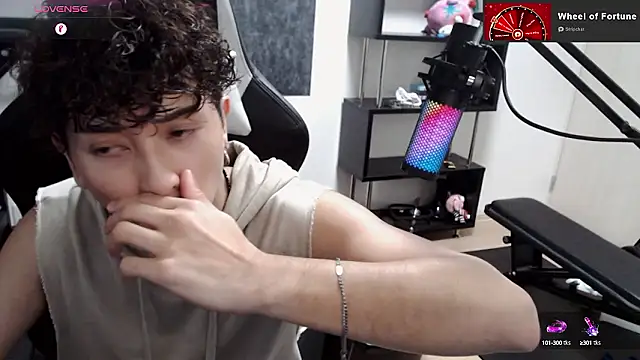 Shizukuu online show from 09-10-25, 01:00