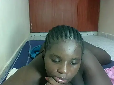 hotebbbyy online show from 04-28-26, 02:21