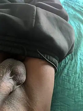 Snapshot of Big-dick_1 chatting on 10-12-25, 02:05 Big-dick 1 online show from 10-12-25, 02:05