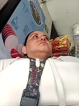 Snapshot of tetasgrandes_karol chatting on 11-18-25, 06:12 tetasgrandes karol online show from 11-18-25, 06:12