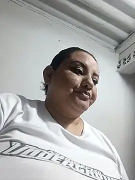 Snapshot of tetasgrandes_karol chatting on 03-09-26, 06:01 tetasgrandes karol online show from 03-09-26, 06:01