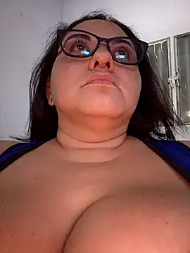 Snapshot of tetasgrandes_karol chatting on 03-14-26, 04:07 tetasgrandes karol online show from 03-14-26, 04:07