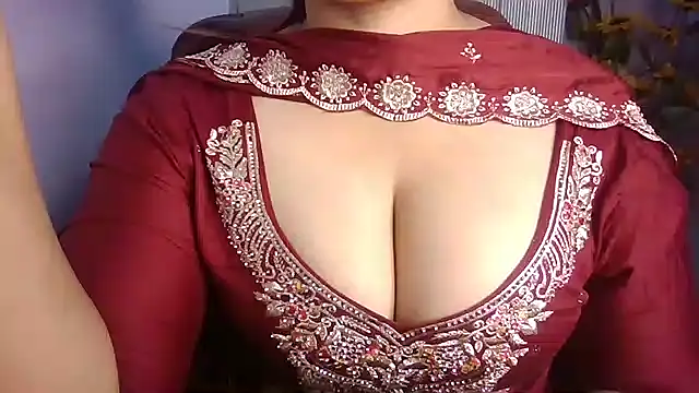 Snapshot of KhwahisHH chatting on 11-02-25, 04:31 KhwahisHH online show from 11-02-25, 04:31